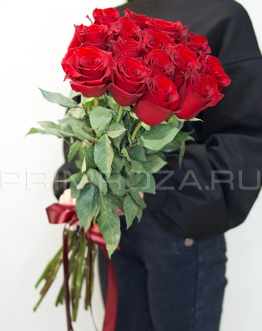 15 красных высоких роз #DM16