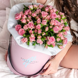 Букет из кустовой розы в шляпной коробке #С13