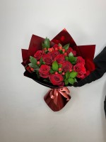 Сборный букет с красными розами  #A7986