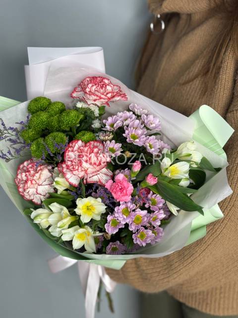 Сборный букет с гвоздиками #В1587