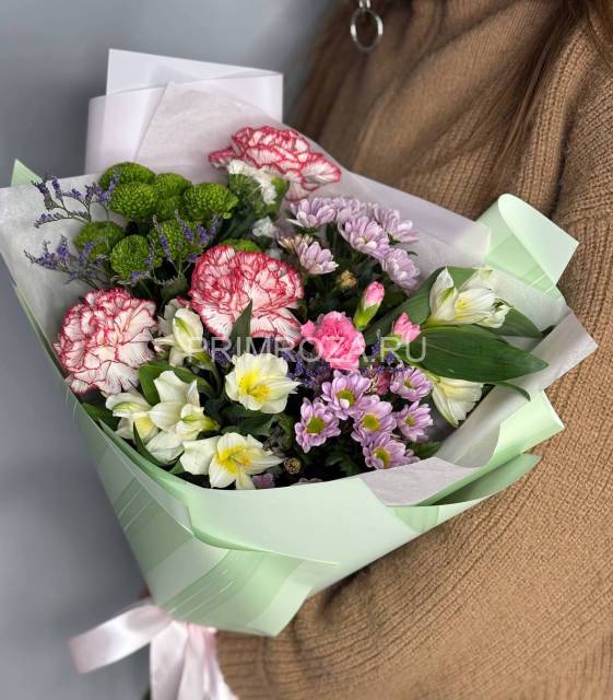 Сборный букет с гвоздиками #В1587