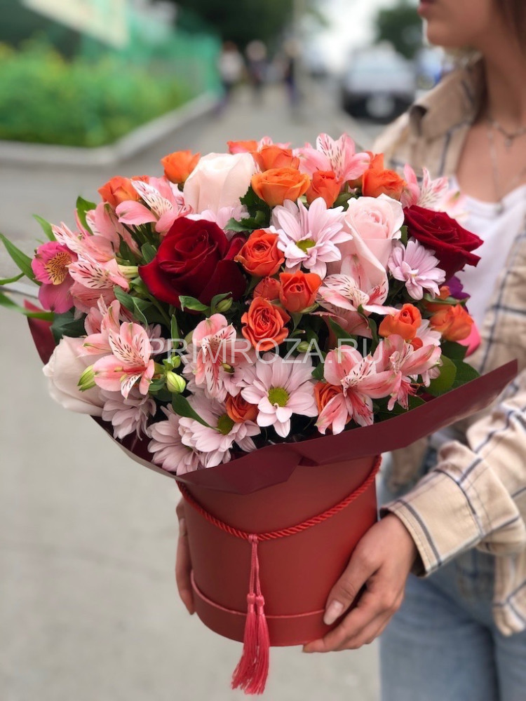 Композиция в декоративной коробке