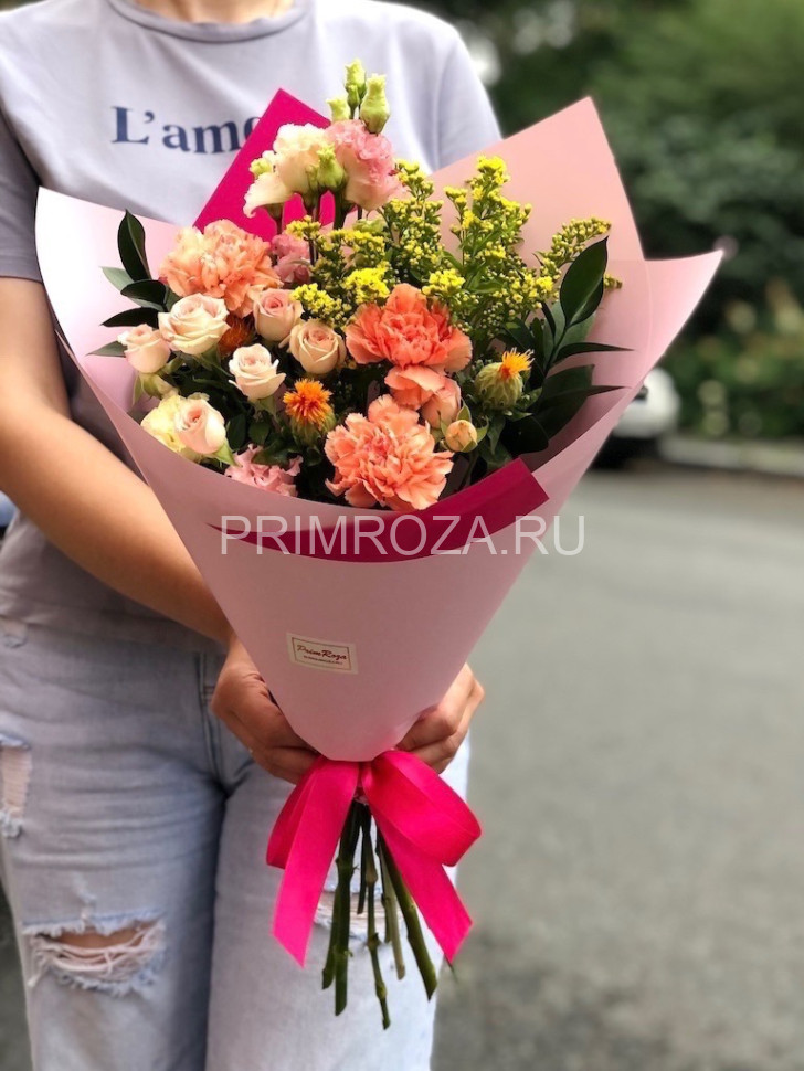 Цветы c доставкой во Владивостоке <br>Букет ассорти из диантусов и кустовых роз  