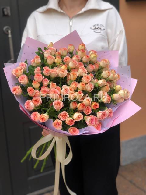 Букет из кустовых роз "Нежность Азоры"