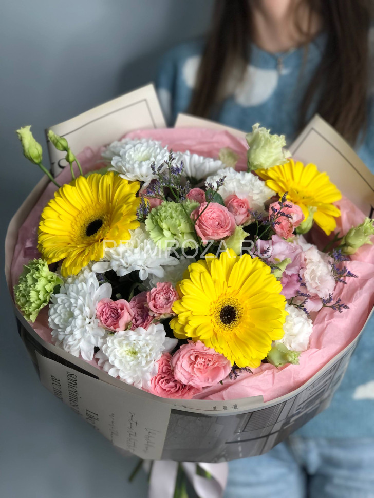 Цветы c доставкой во Владивостоке <br>Сборный букет с герберой #В15820 