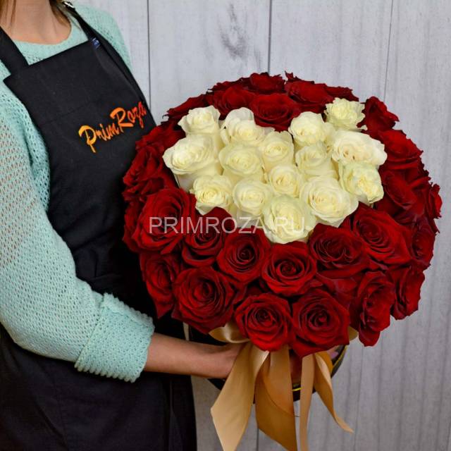  Букет из 51 розы в коробке "Сердца"