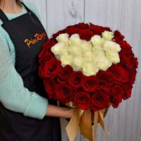  Букет из 51 розы в коробке "Сердца"