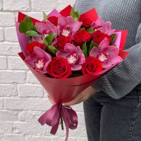 Букет из роз с орхидеями #R006012