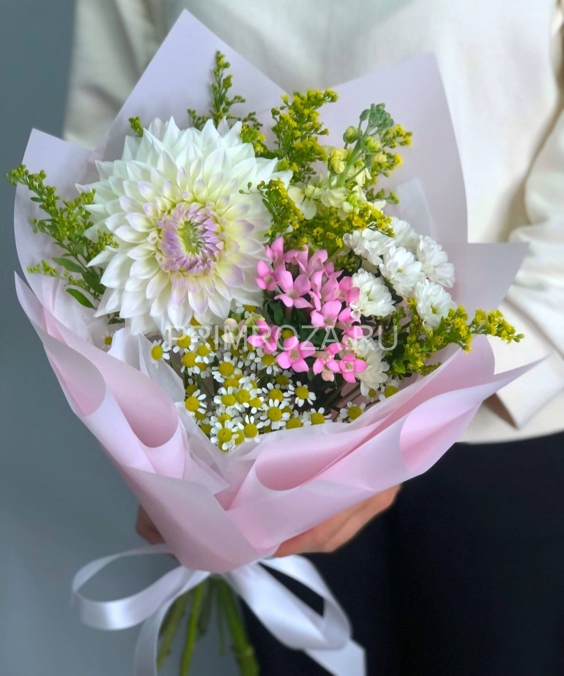 Цветы c доставкой во Владивостоке <br>Букет-комплимент с георгином  