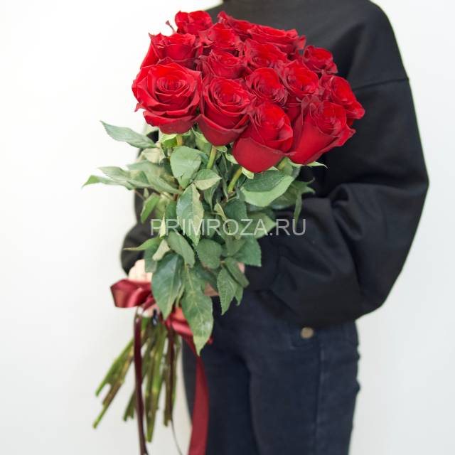 #DV029 15 красных высоких роз 