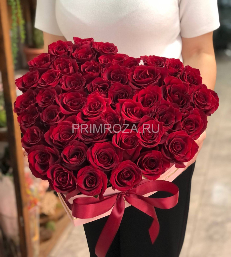  Букет из роз в декоративной коробке #R6015 