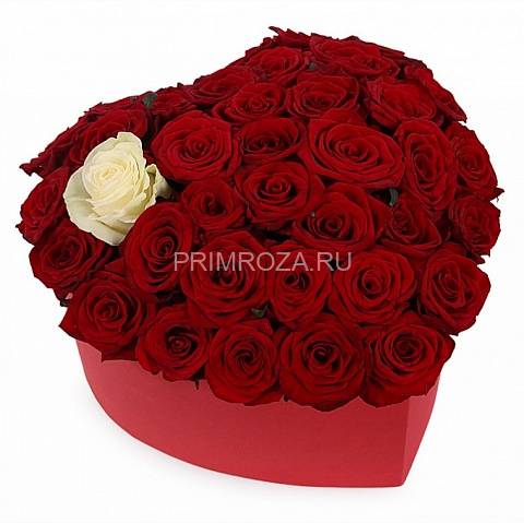 Букет из роз в декоративной коробке #R6016