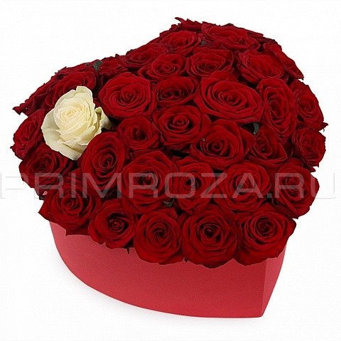 Букет из роз в декоративной коробке #R6016