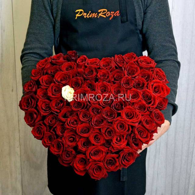 Букет из роз в декоративной коробке #R6016