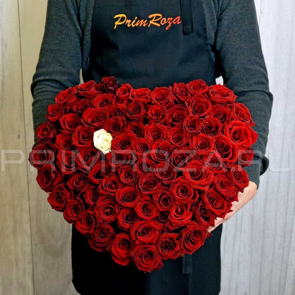 Букет из роз в декоративной коробке #R6016