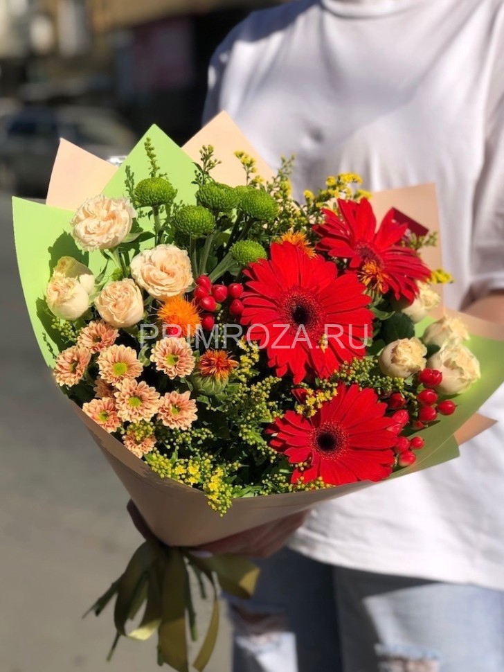 Цветы c доставкой во Владивостоке <br>Букет с красными герберами #DM018 