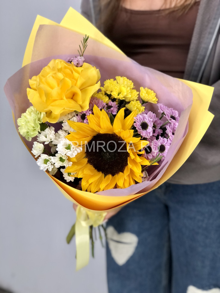 Цветы c доставкой во Владивостоке <br>Букет из подсолнуха , розы и хризантем  
