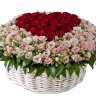 Букет из роз в виде сердца в декоративной корзине #R6019