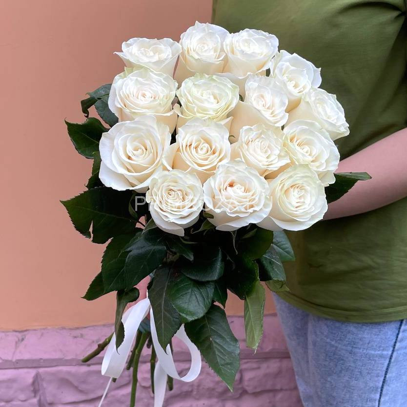 Цветы c доставкой во Владивостоке <br>#DV035 15 белых роз  