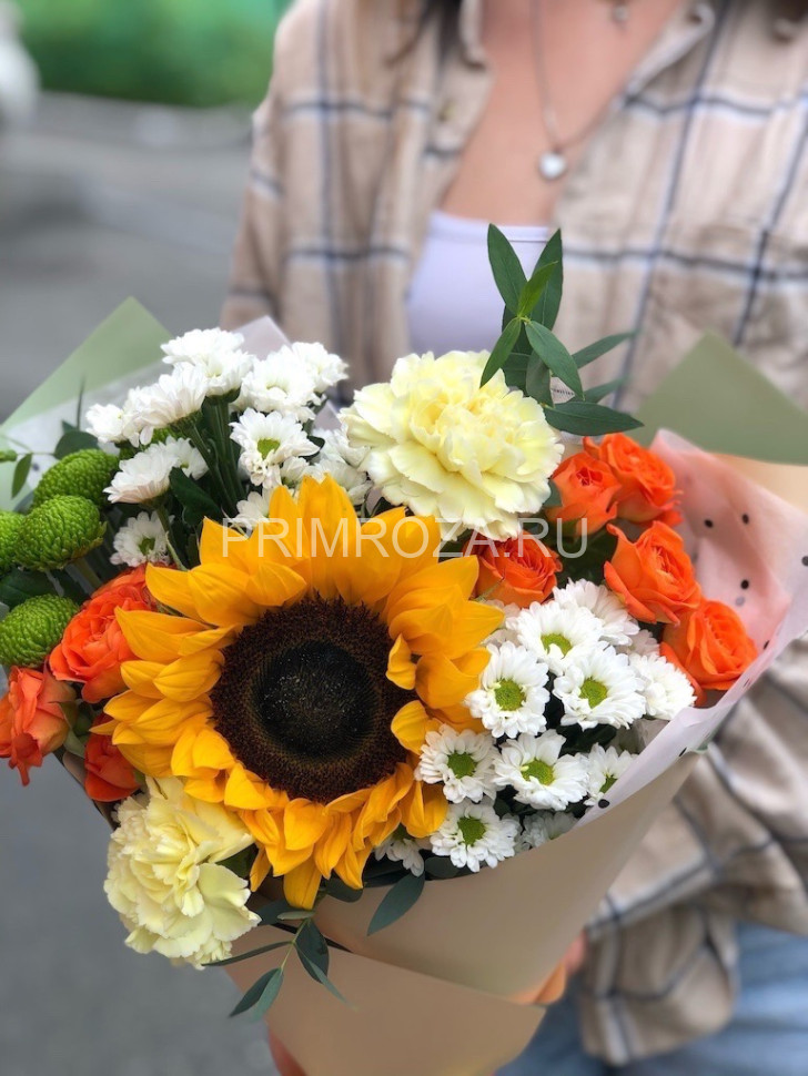 Цветы c доставкой во Владивостоке <br>Букет с подсолнухом и хризантемами #A6645 