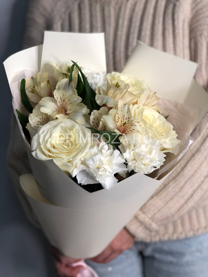 Цветы c доставкой во Владивостоке <br>Сборный букет с пионовидной розой #В1587 