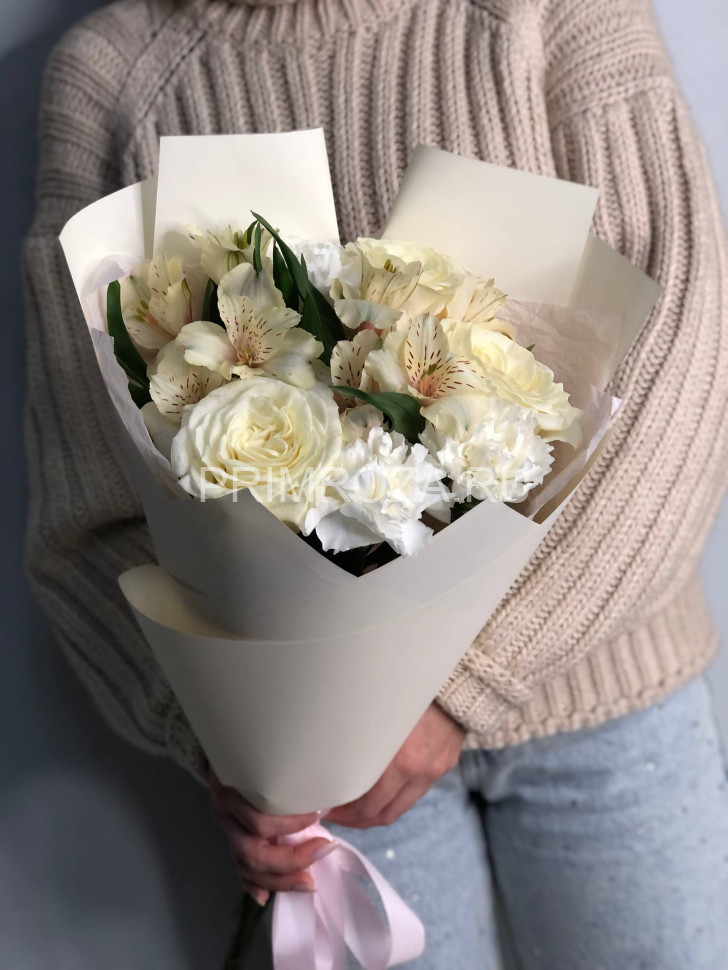 Цветы c доставкой во Владивостоке <br>Сборный букет с пионовидной розой #В1587 