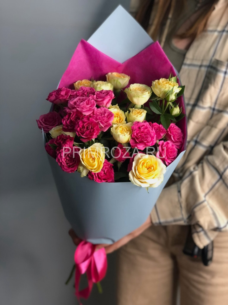 Цветы c доставкой во Владивостоке <br>Букет из кустовых роз микс ( 5 шт)  