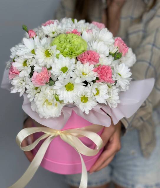 Композиция с хризантемами в коробке #6767