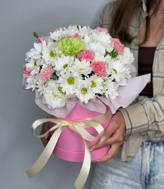 Композиция с хризантемами в коробке #6767