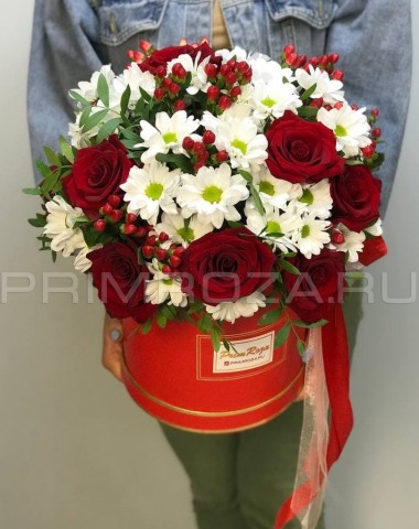 Сборный букет с розами в декоративной коробке #R1954