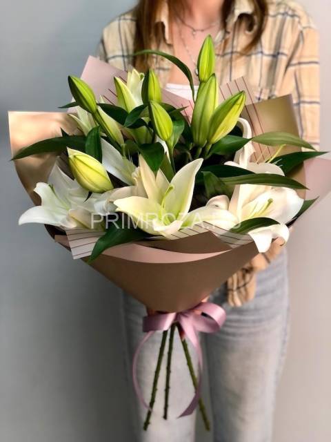 Букет из 3 лилий в стильной упаковке #О6543