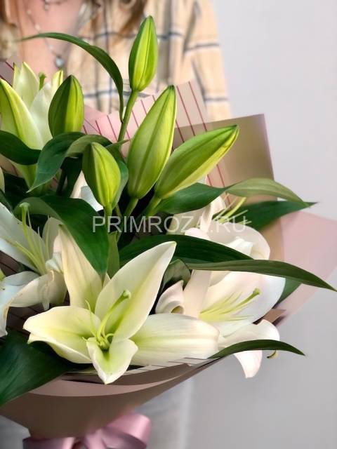 Букет из 3 лилий в стильной упаковке #О6543