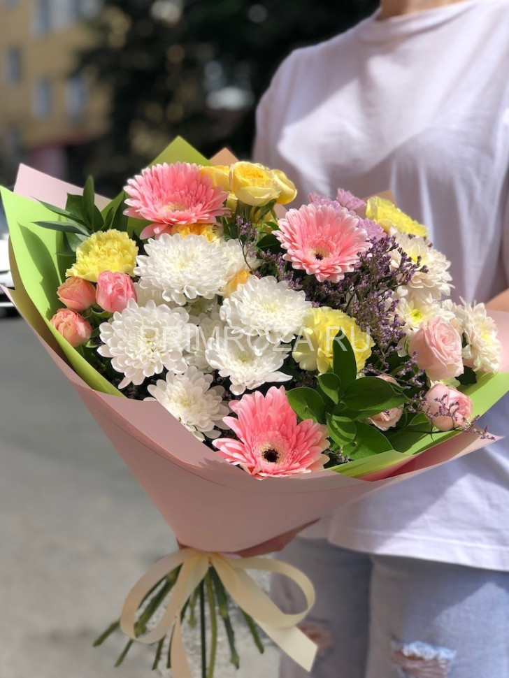 Цветы c доставкой во Владивостоке <br>Сборный нежный букет с герберами #A6651 