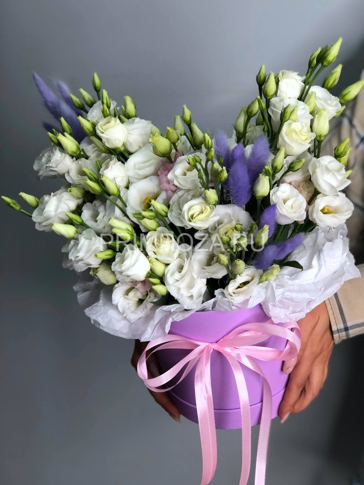 Цветы c доставкой во Владивостоке <br>Сборный букет из эустом в декоративной коробке #R6771 