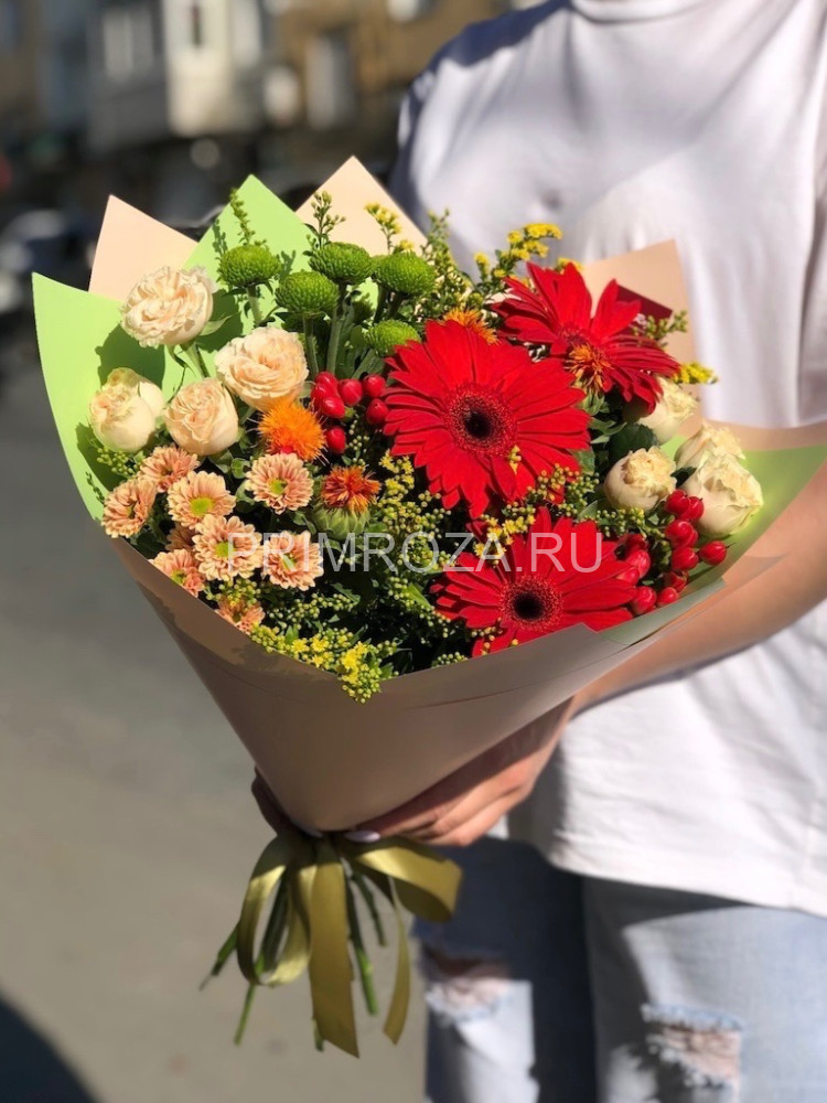 Букет с красными герберами