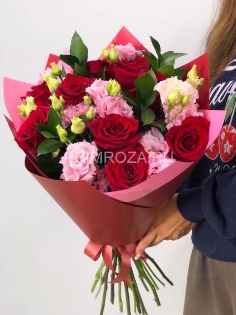 Букет из роз и эустом  #7399