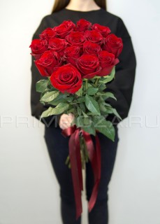15 красных высоких роз #DM16