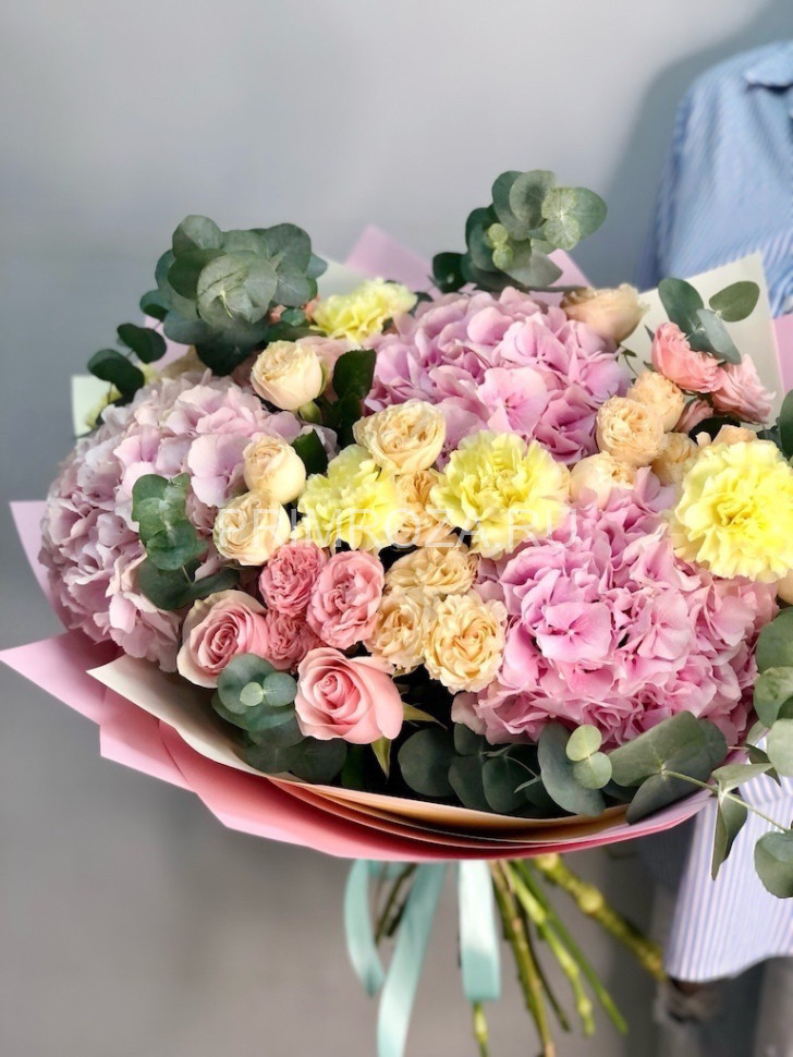 Цветы c доставкой во Владивостоке <br>Большой букет с гортензиями 