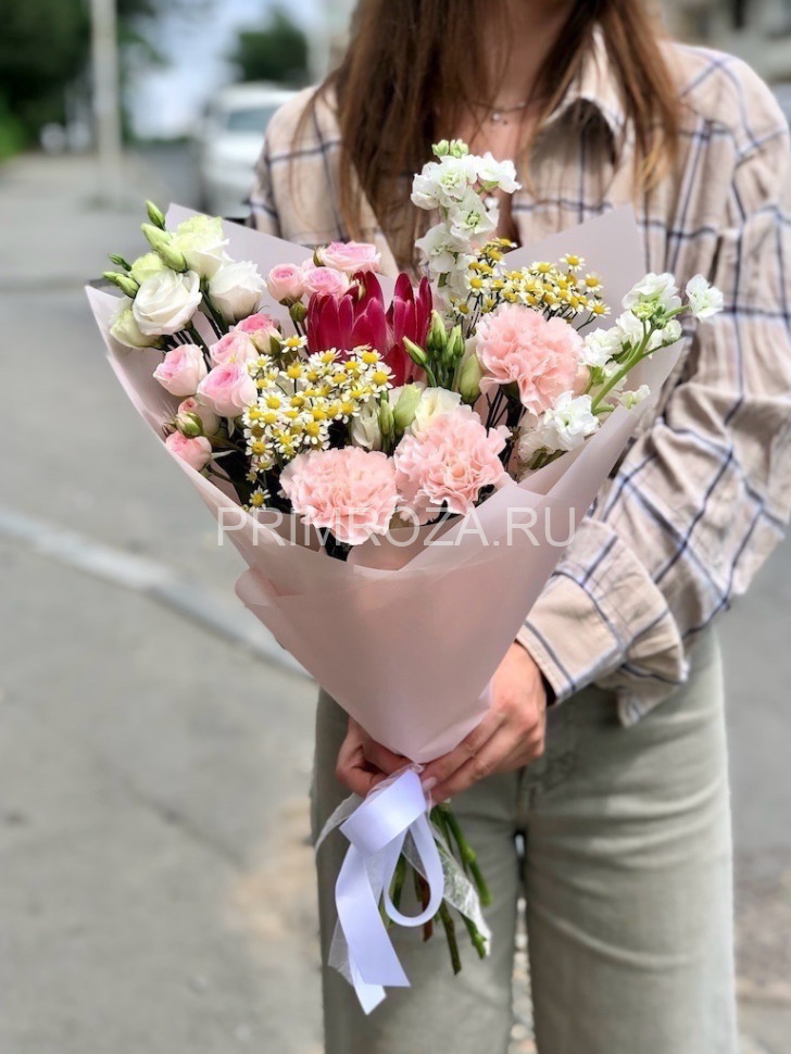 Цветы c доставкой во Владивостоке <br>Нежный букет с протеей  