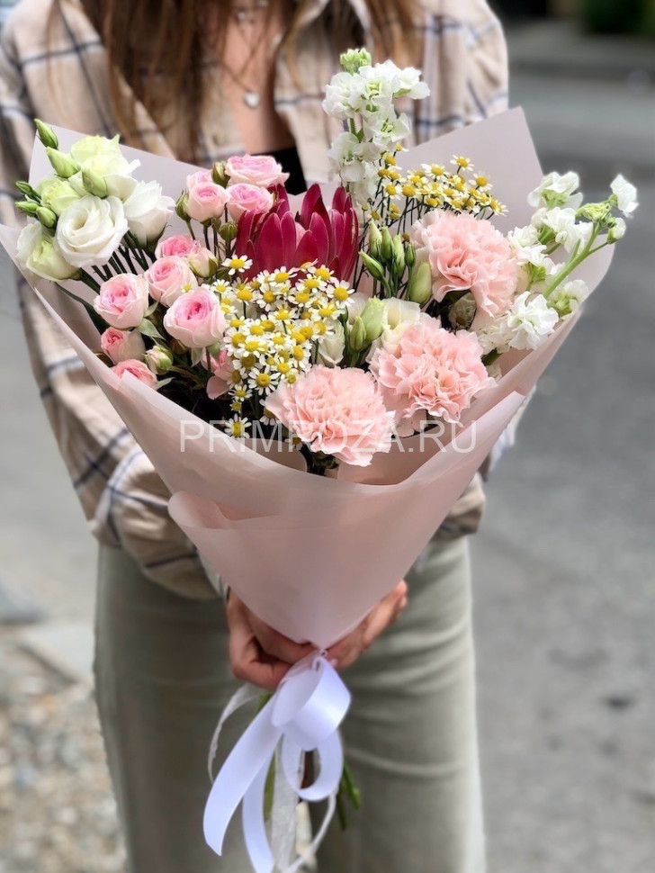 Цветы c доставкой во Владивостоке <br>Нежный букет с протеей  