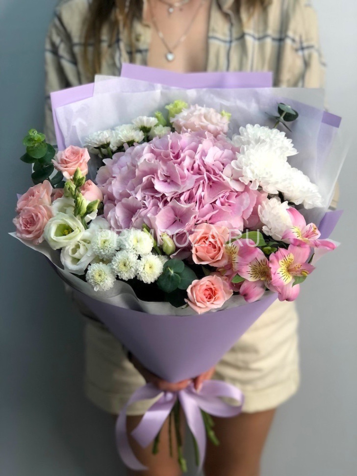 Цветы c доставкой во Владивостоке <br>Сборный букет с гортензией #G6663 