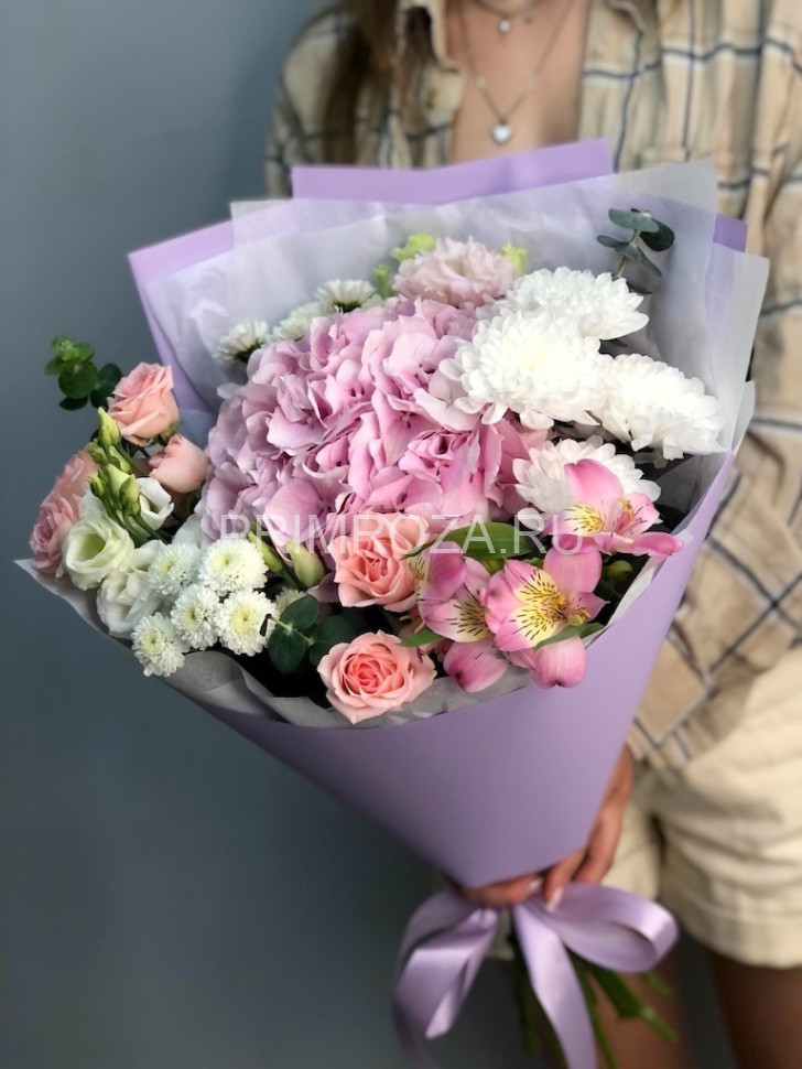 Цветы c доставкой во Владивостоке <br>Сборный букет с гортензией #G6663 