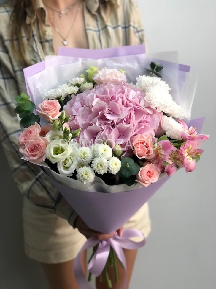 Цветы c доставкой во Владивостоке <br>Сборный букет с гортензией #G6663 
