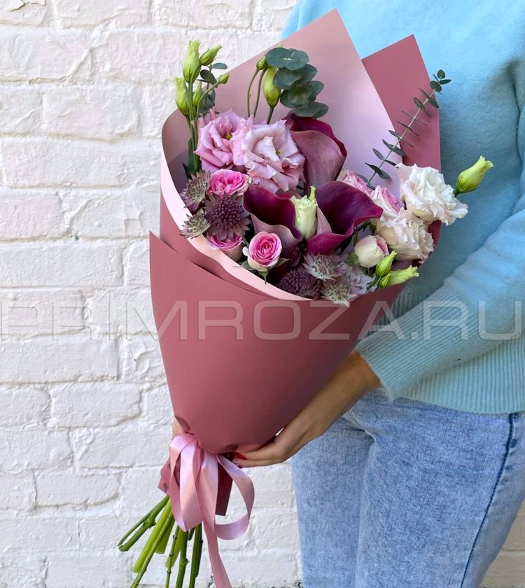 Букет из калл, астранции и эустомы #K3651