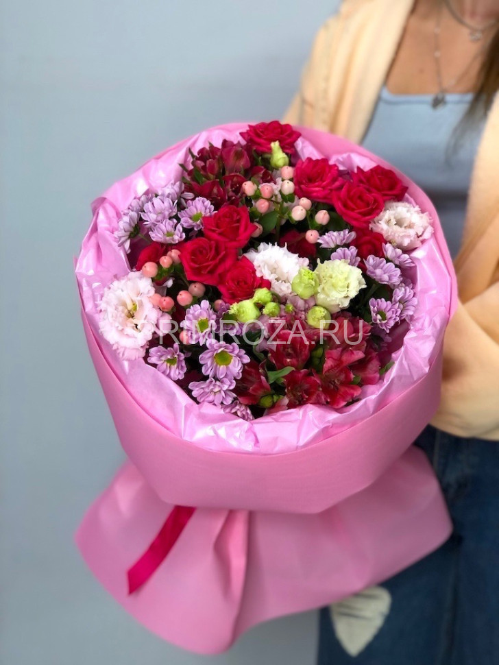 Цветы c доставкой во Владивостоке <br>Букетиз кустовых роз и сантини #7412 