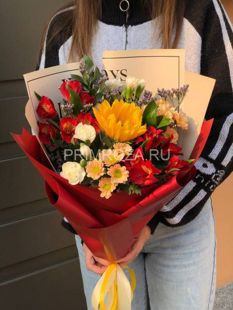 Сборный букет с подсолнухом #О7890