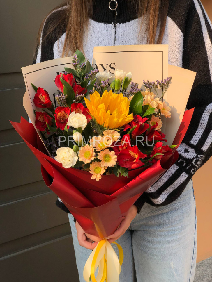 Цветы c доставкой во Владивостоке <br>Сборный букет с подсолнухом #О7890 