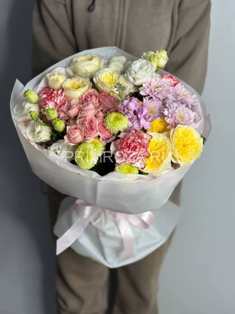 Сборный букет в нежных оттенках
