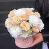Композиция из роз и хризантем 