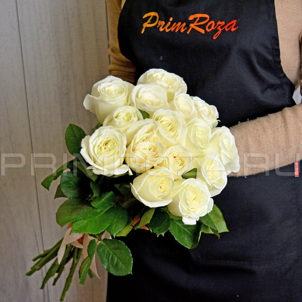 15 белых роз #R1522 доставка во Владивостоке фото 1 — Primroza